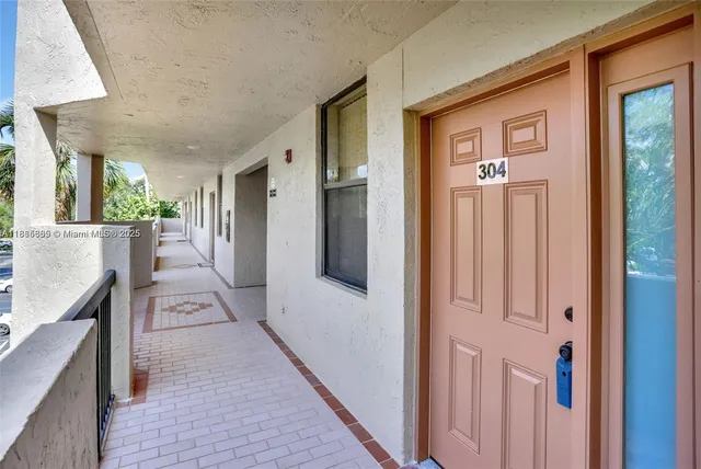 $170,000 | 2768 Carambola Circle South, Unit 304, Coconut Creek, FL 33066