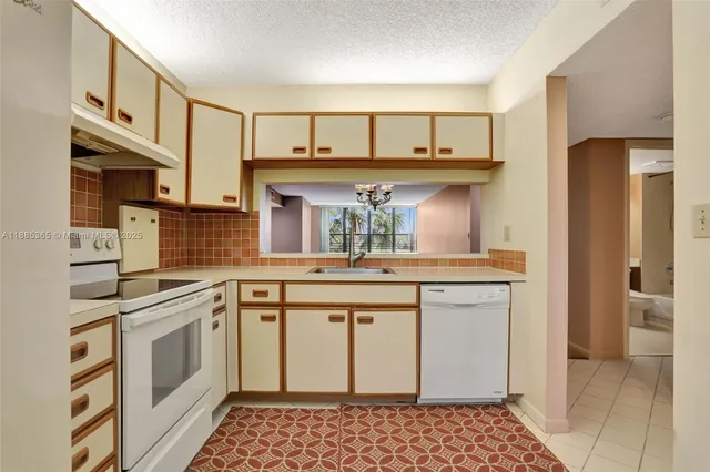 $170,000 | 2768 Carambola Circle South, Unit 304, Coconut Creek, FL 33066