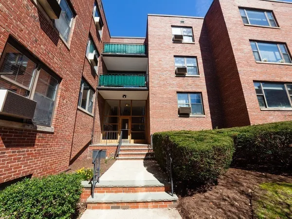 $4,600 | 53 Harvard Avenue, Unit 5, Brookline, MA 02446