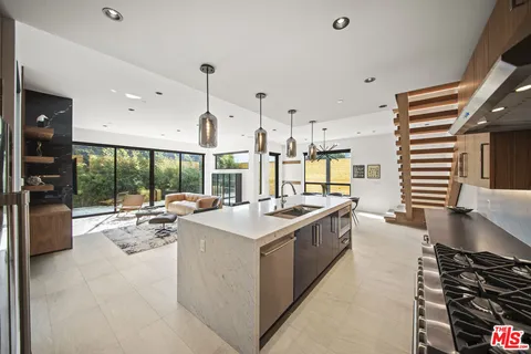 $2,599,000 | 212 Bay Street, Unit 103, Santa Monica, CA 90405