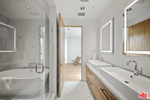 $2,599,000 | 212 Bay Street, Unit 103, Santa Monica, CA 90405