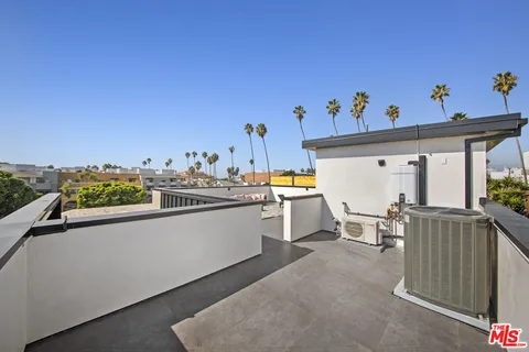 $2,599,000 | 212 Bay Street, Unit 103, Santa Monica, CA 90405