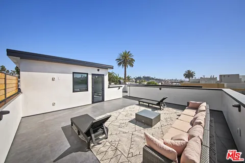 $2,599,000 | 212 Bay Street, Unit 103, Santa Monica, CA 90405