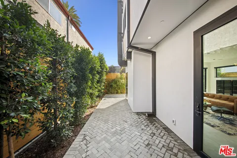 $2,599,000 | 212 Bay Street, Unit 103, Santa Monica, CA 90405