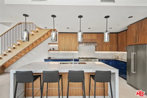 $2,599,000 | 212 Bay Street, Unit 103, Santa Monica, CA 90405