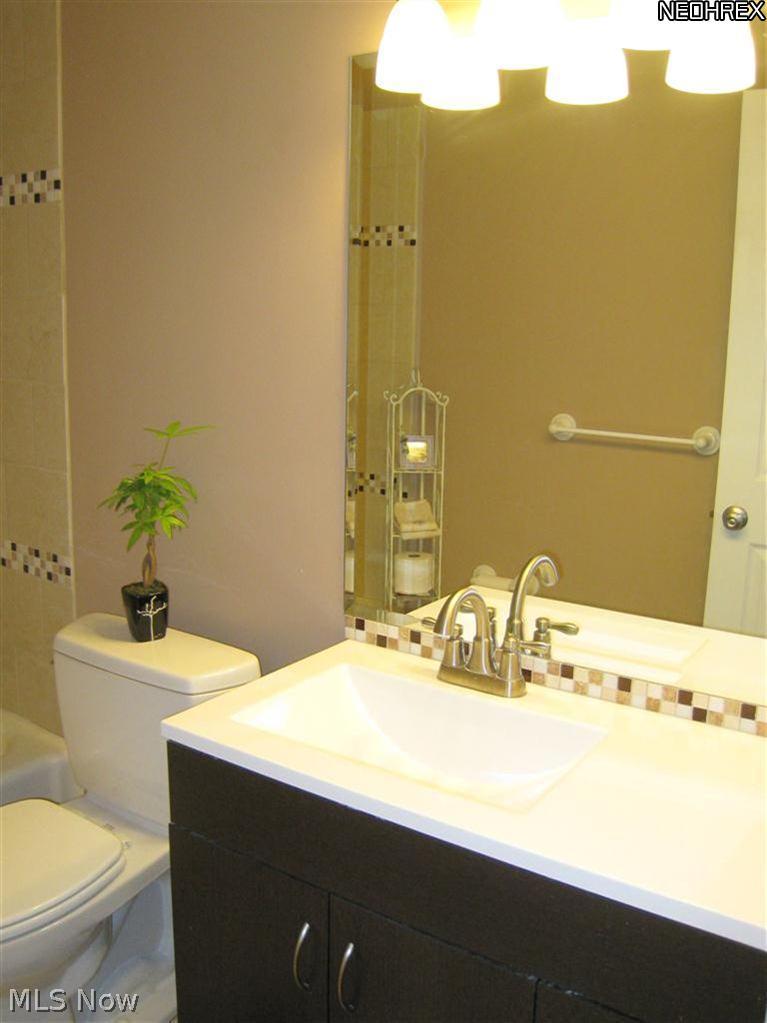 1747 Bellingham Road Cleveland, OH 44124 - Photo 8 of 16