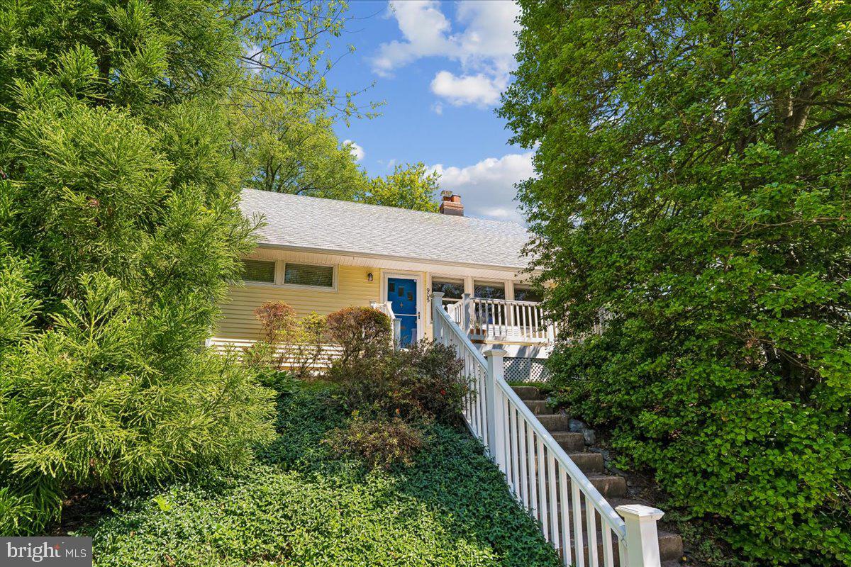 905 Robin Road Silver Spring, MD 20901 - Photo 5 of 43 Gallery Image 5