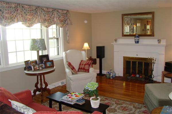 33 Sturges Road Reading, MA 01867 - Photo 2 of 25