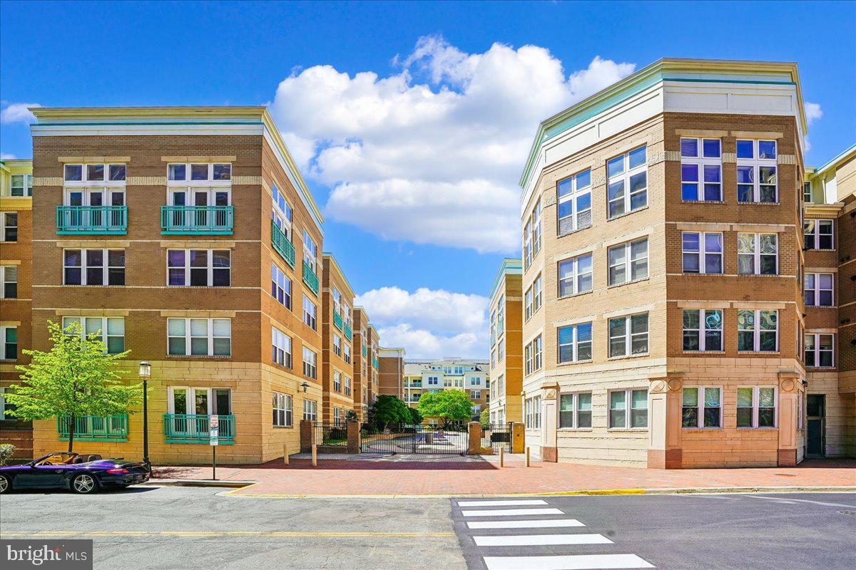 12001 Market Street, Unit T51 Reston, VA 20190 - Photo 40 of 62 Back elevation