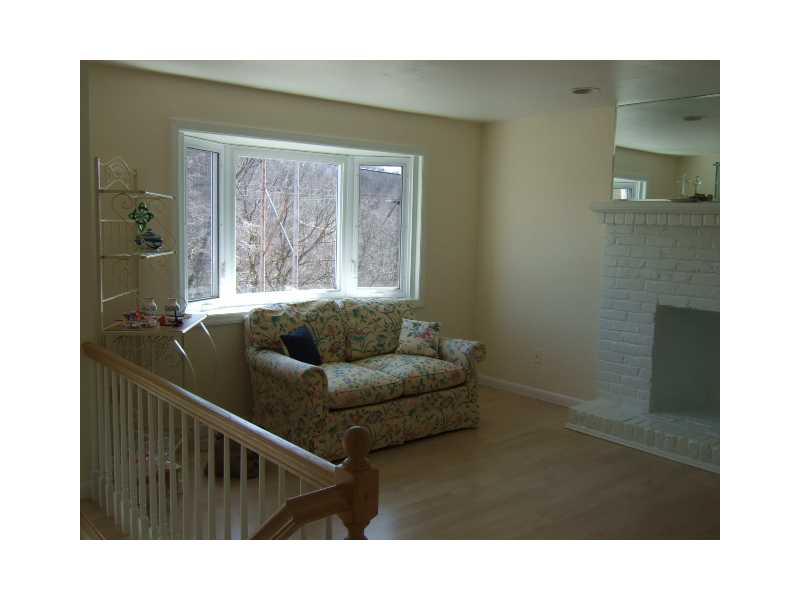 1027 Middle Road Glenshaw, PA 15116 - Photo 7 of 22 Living Room.