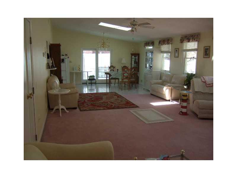 1027 Middle Road Glenshaw, PA 15116 - Photo 8 of 22 Great Room.