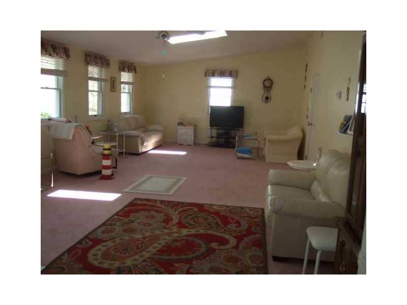 1027 Middle Road Glenshaw, PA 15116 - Photo 9 of 22 Great Room.