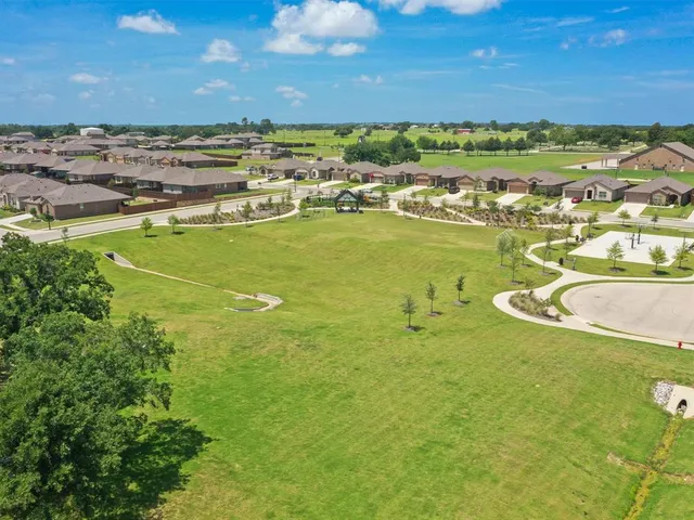 $329,900 | 157 Greengate Drive, Boyd, TX 76023