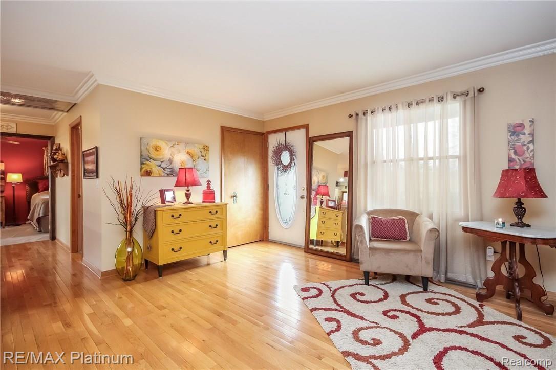 606 East Coon Lake Road Howell, MI 48843 - Photo 7 of 64 007-Living_Room-5582703-medium.jpg