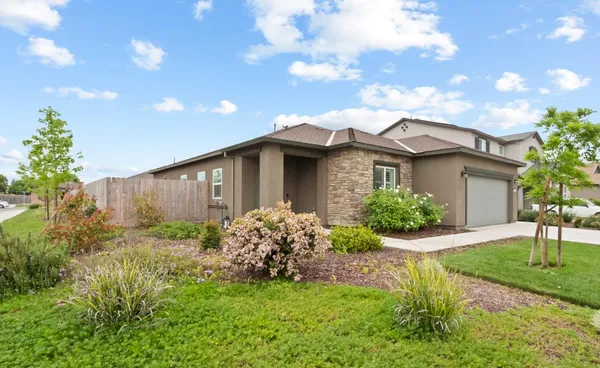$499,000 | 969 South Kandarian Court, Fowler, CA 93625