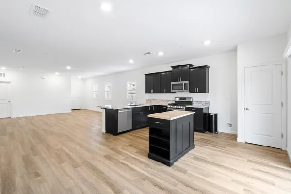 $499,000 | 969 South Kandarian Court, Fowler, CA 93625