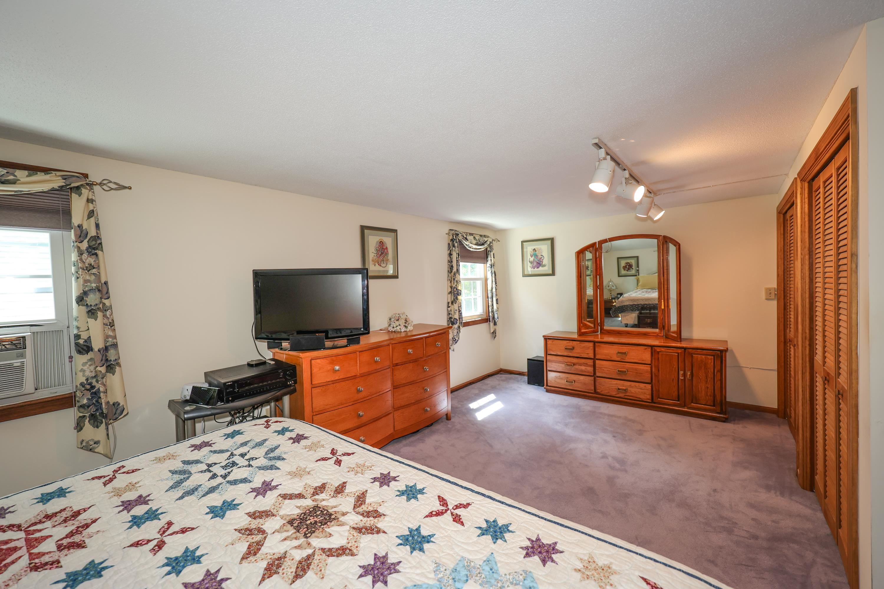 7 Cole Road Derry, NH 03038 - Photo 18 of 40