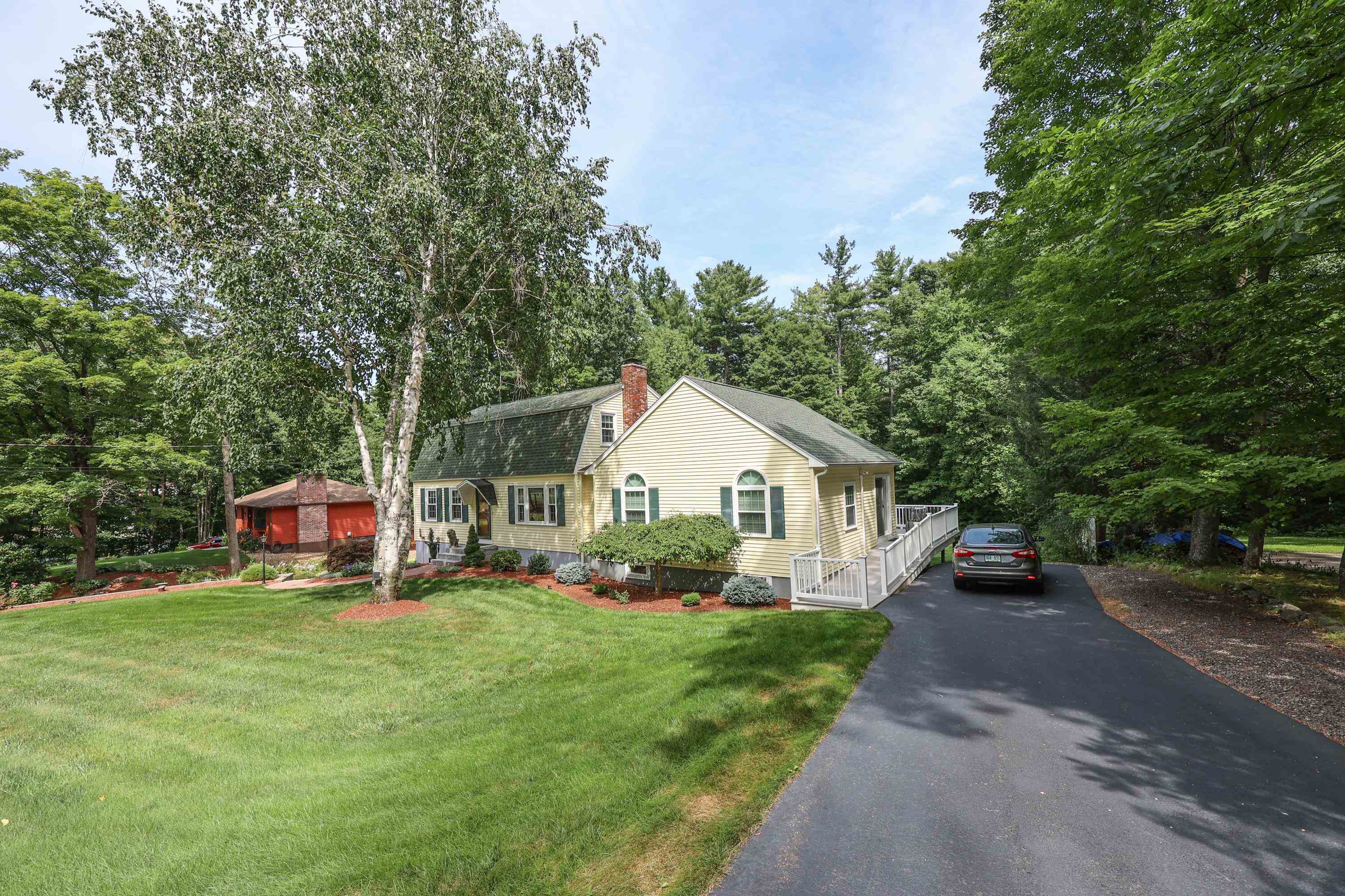 7 Cole Road Derry, NH 03038 - Photo 3 of 40