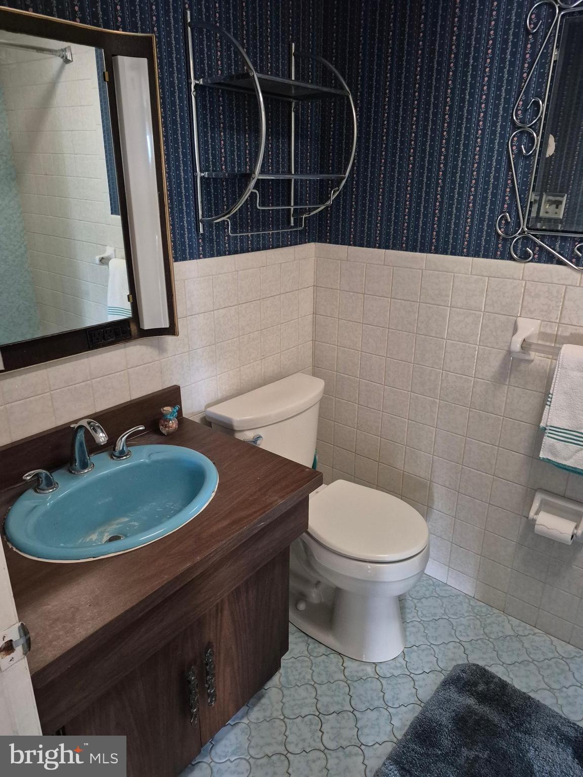 304 Lippincott Avenue Riverside, NJ 08075 - Photo 29 of 33 a bathroom with a toilet a sink and a mirror