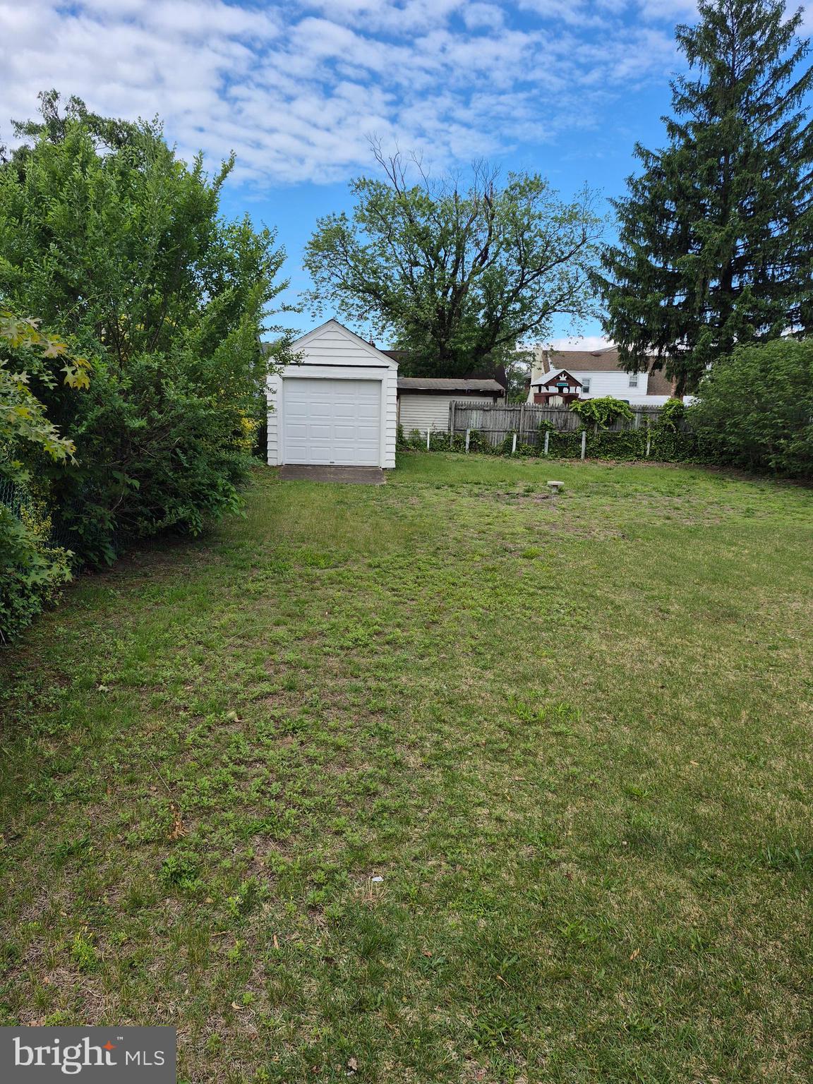 304 Lippincott Avenue Riverside, NJ 08075 - Photo 5 of 33 a view of a backyard with a garden