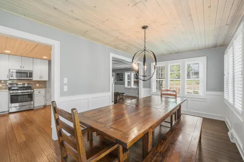 $949,000 | 837 Van Slyke Drive, Fontana, WI 53125