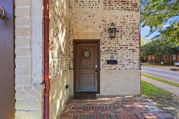 $699,998 | 5102 Mission Avenue, Unit 5102, Dallas, TX 75206