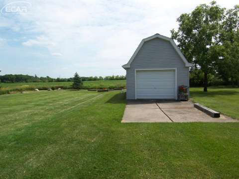 3318 East Wilson Road Clio, MI 48420 - Photo 27 of 30 20444144-26.JPG