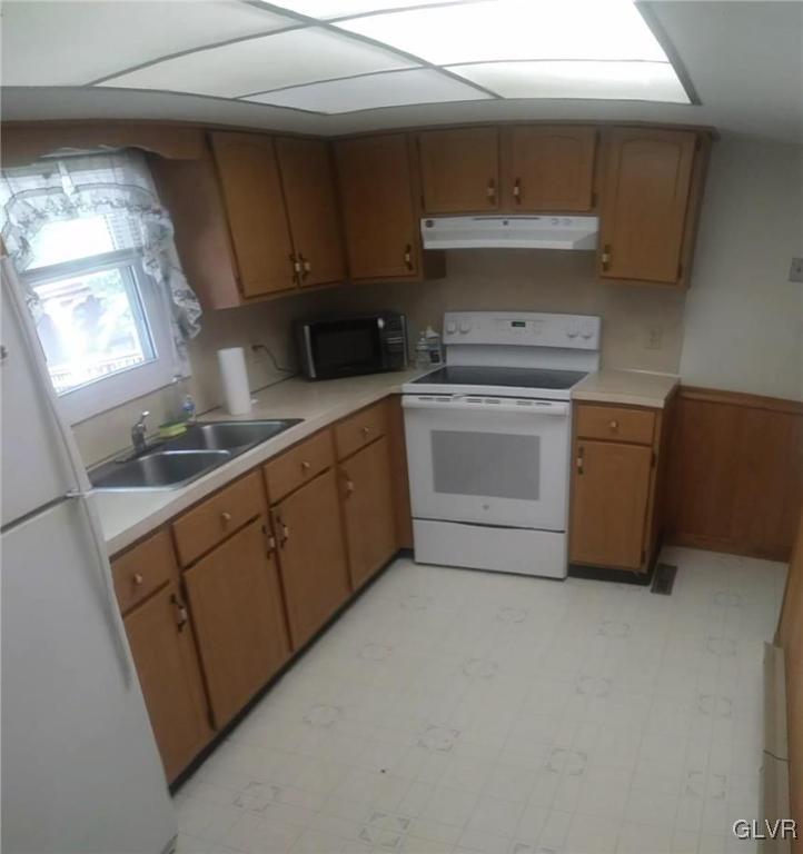 Nice bright Kitchen