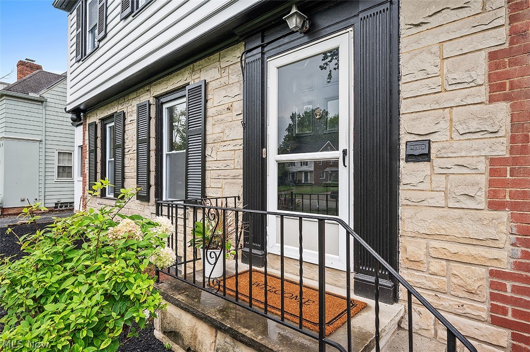 2392 Dysart Road Cleveland, OH 44118 - Photo 2 of 33 Gallery Image 2