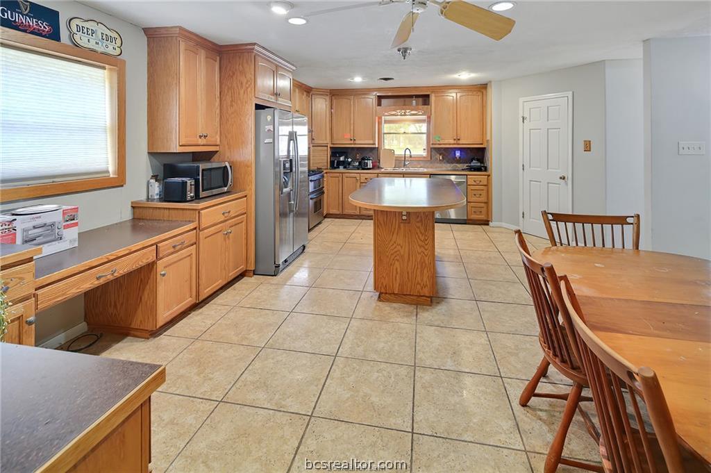 305 West Brookside Drive Bryan, TX 77801 - Photo 20 of 43
