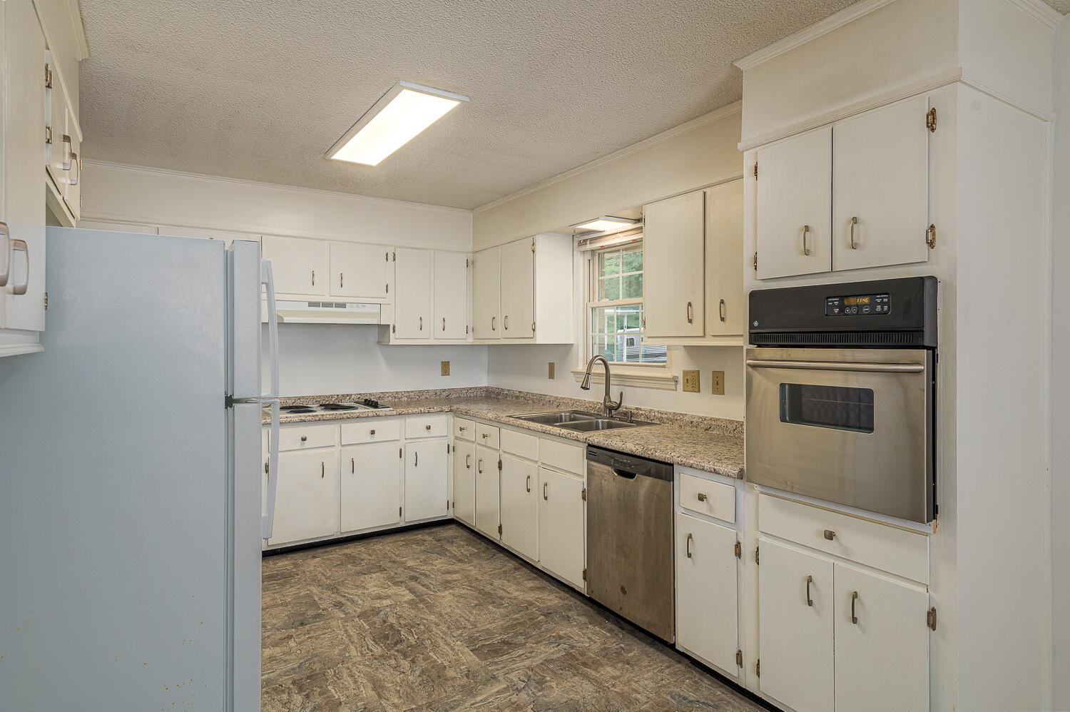 9422 Fuller Road Chattanooga, TN 37421 - Photo 7 of 23 Kitchen