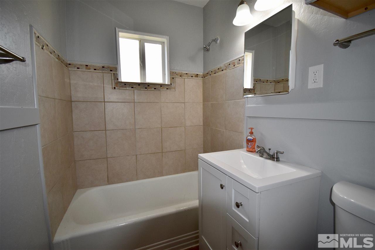 651 Cheney Street Reno, NV 89502 - Photo 12 of 25 a bathroom with a sink toilet and bathtub