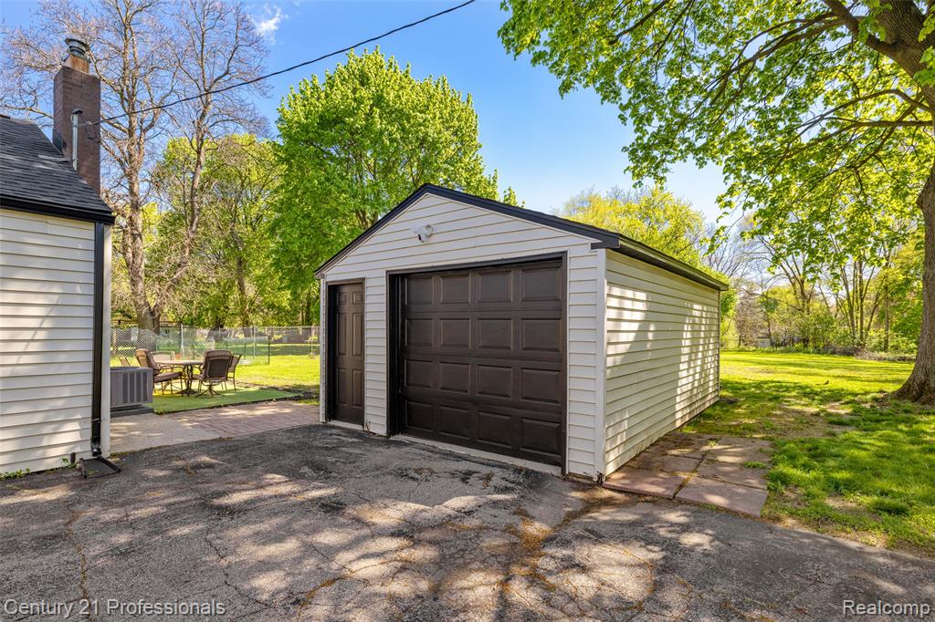 2830 Deland Road Waterford, MI 48329 - Photo 19 of 35