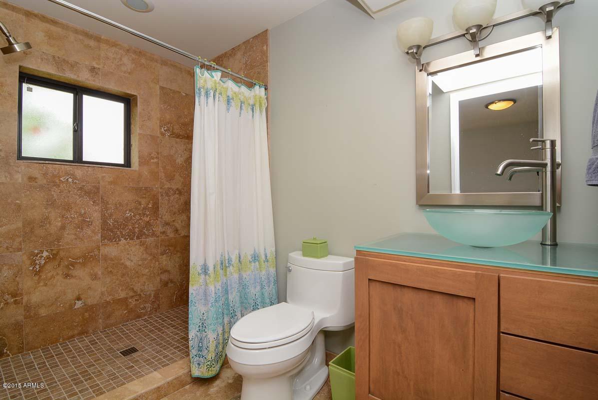 5409 East Camello Road Phoenix, AZ 85018 - Photo 28 of 45 Guest Bath.jpg