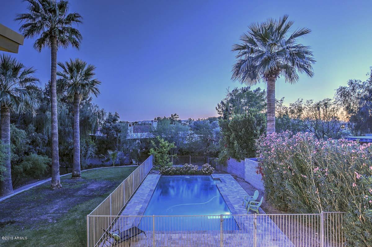 5409 East Camello Road Phoenix, AZ 85018 - Photo 40 of 45 Night-Loft Balocny View2.jpg