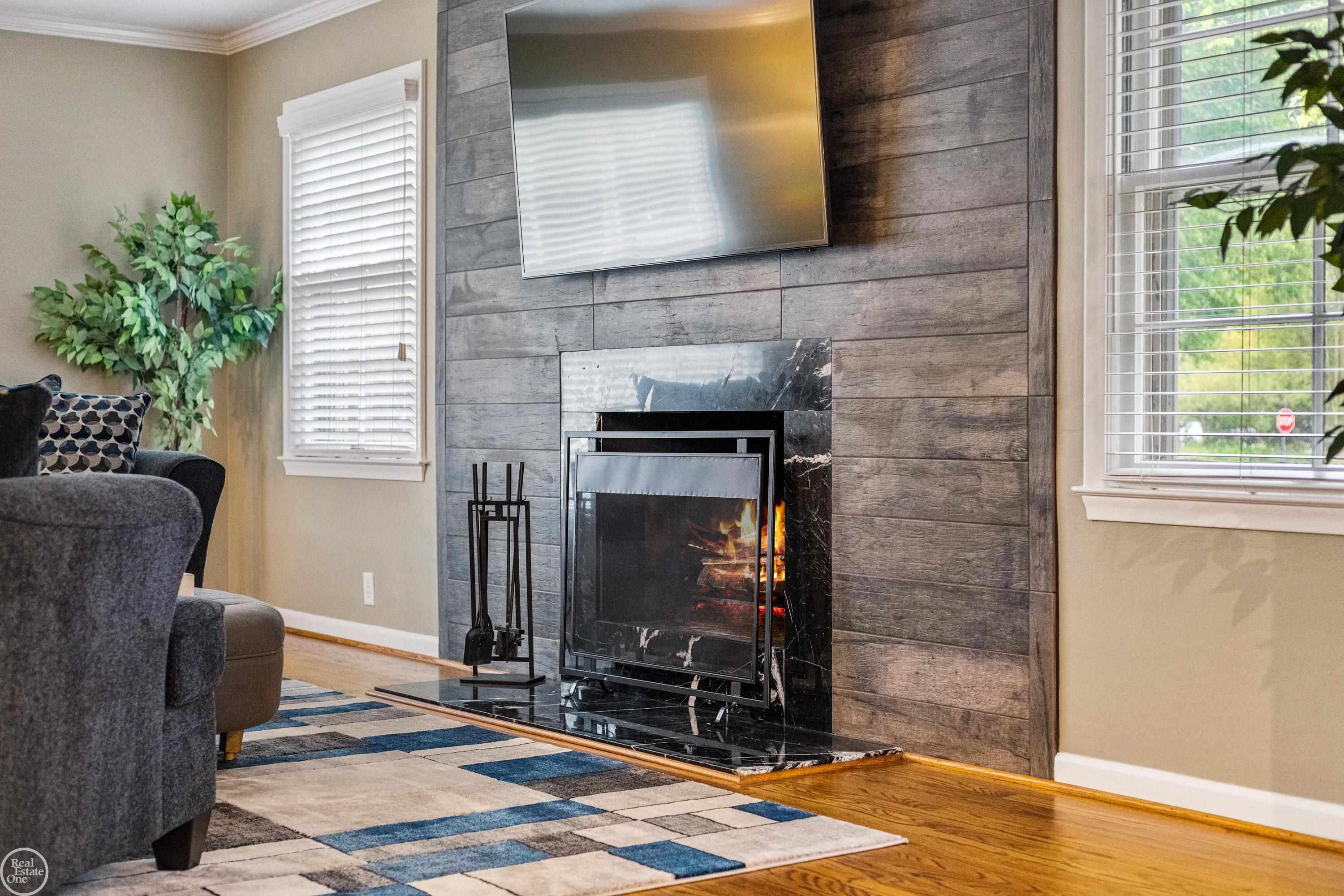 869 Lake Shore Road Grosse Pointe, MI 48236 - Photo 11 of 49 50123696-10.JPG