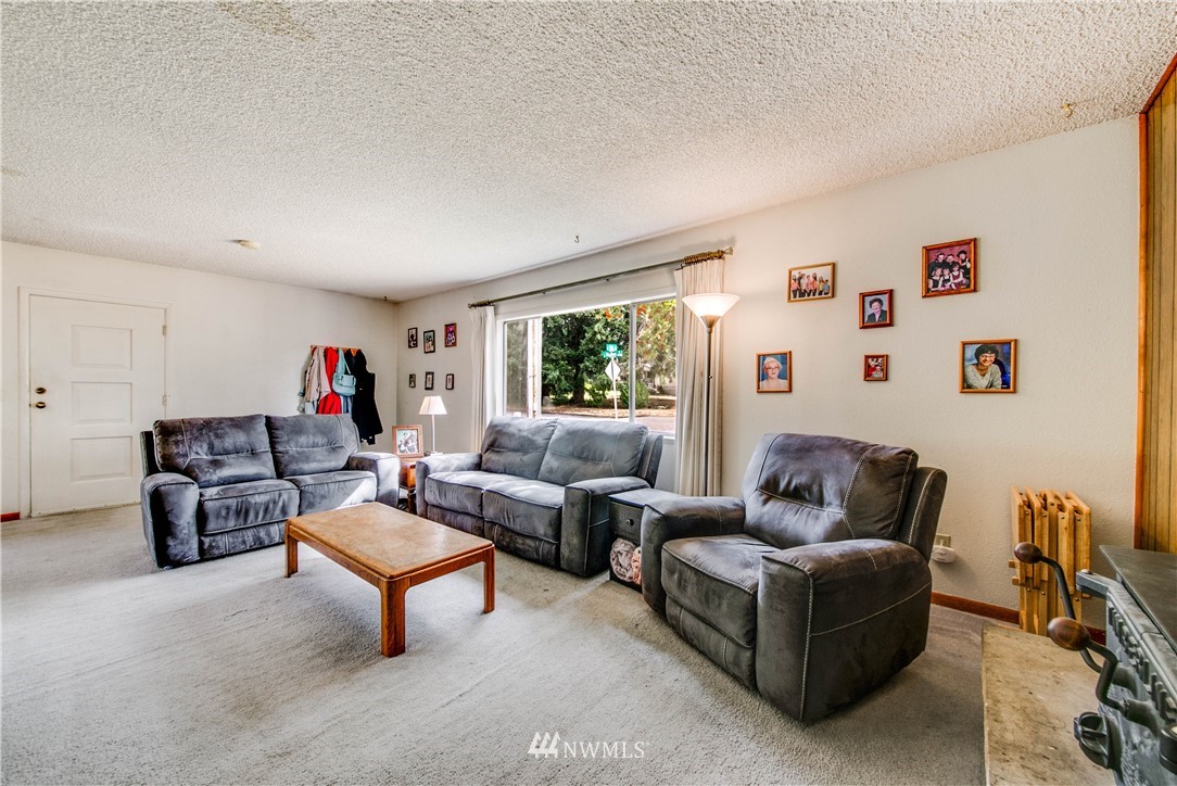 902 South Mullen Street Tacoma, WA 98405 - Photo 11 of 30 a living room with furniture and a window