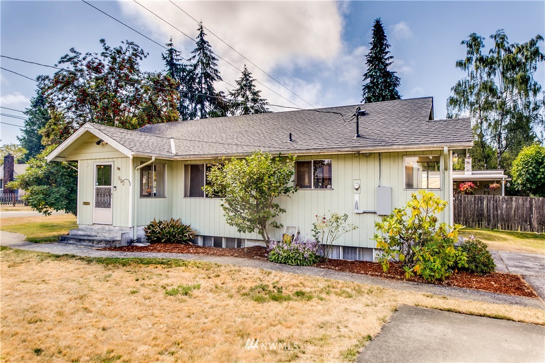 902 South Mullen Street Tacoma, WA 98405 - Photo 4 of 30 a front view of a house with a garden