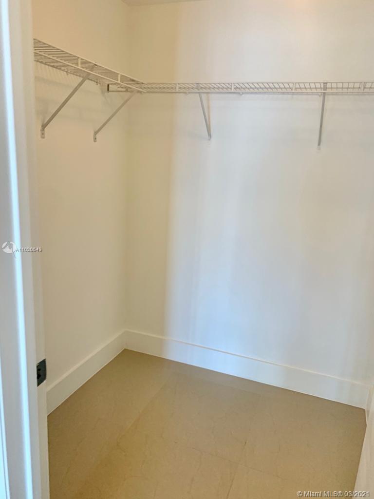 90 Southwest 3rd Street, Unit 3511 Miami, FL 33130 - Photo 11 of 26 Gallery Image 11