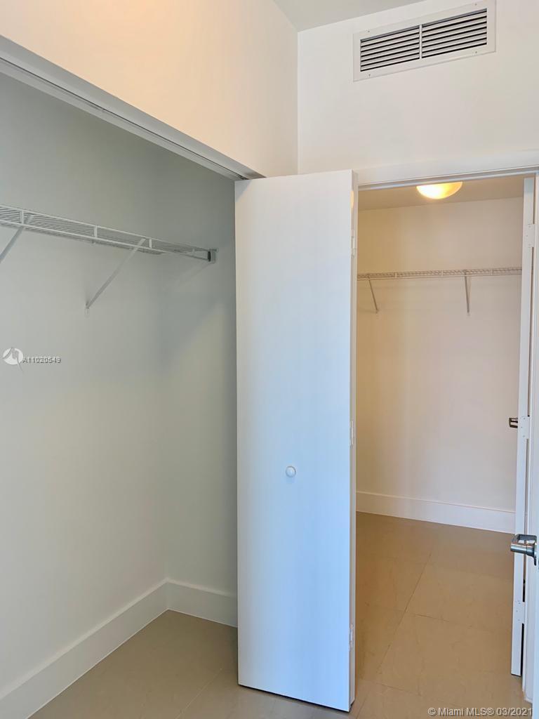 90 Southwest 3rd Street, Unit 3511 Miami, FL 33130 - Photo 12 of 26 Gallery Image 12