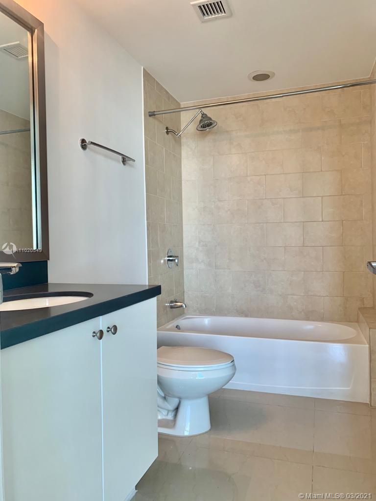 90 Southwest 3rd Street, Unit 3511 Miami, FL 33130 - Photo 4 of 26 Gallery Image 4