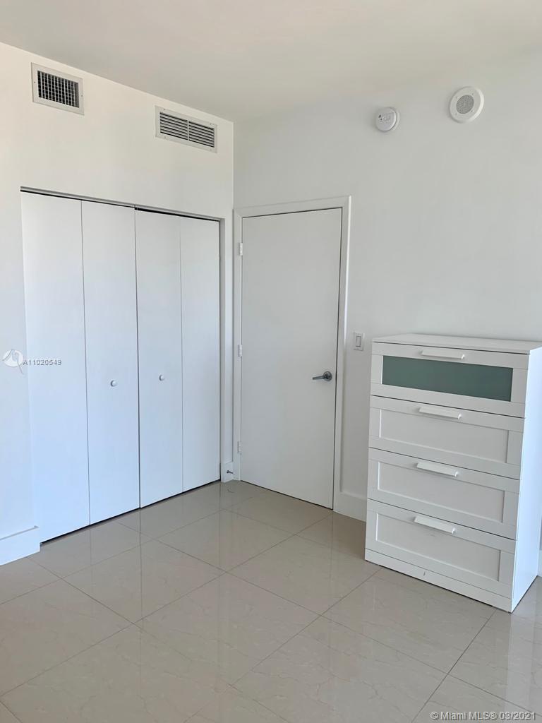 90 Southwest 3rd Street, Unit 3511 Miami, FL 33130 - Photo 5 of 26 Gallery Image 5