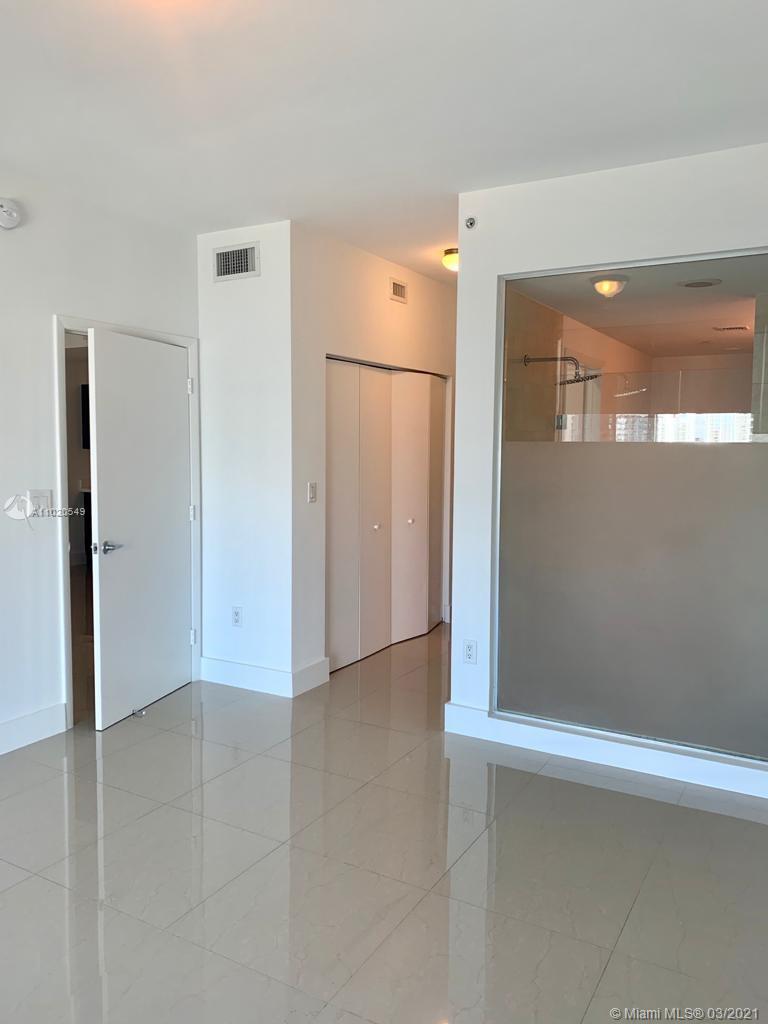 90 Southwest 3rd Street, Unit 3511 Miami, FL 33130 - Photo 9 of 26 Gallery Image 9
