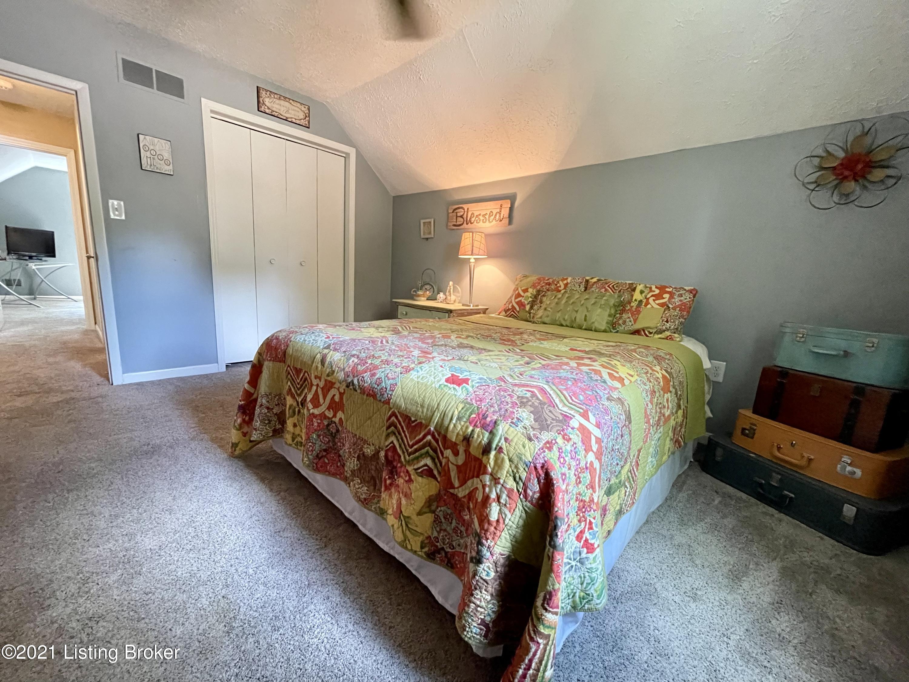 4302 Darbrook Road Louisville, KY 40207 - Photo 7 of 25 Upstairs bedroom #1