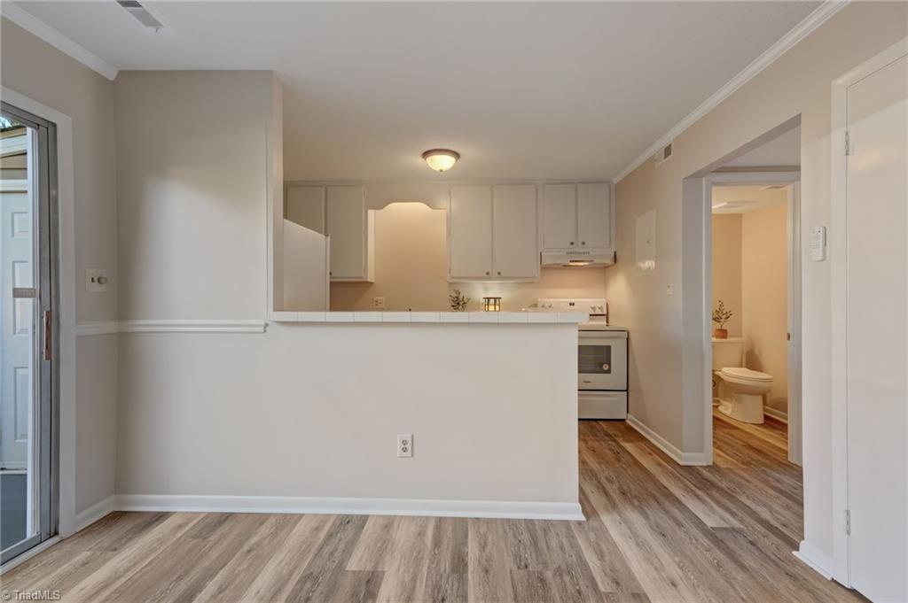 5735 Bramblegate Road Greensboro, NC 27409 - Photo 11 of 35 Kitchen