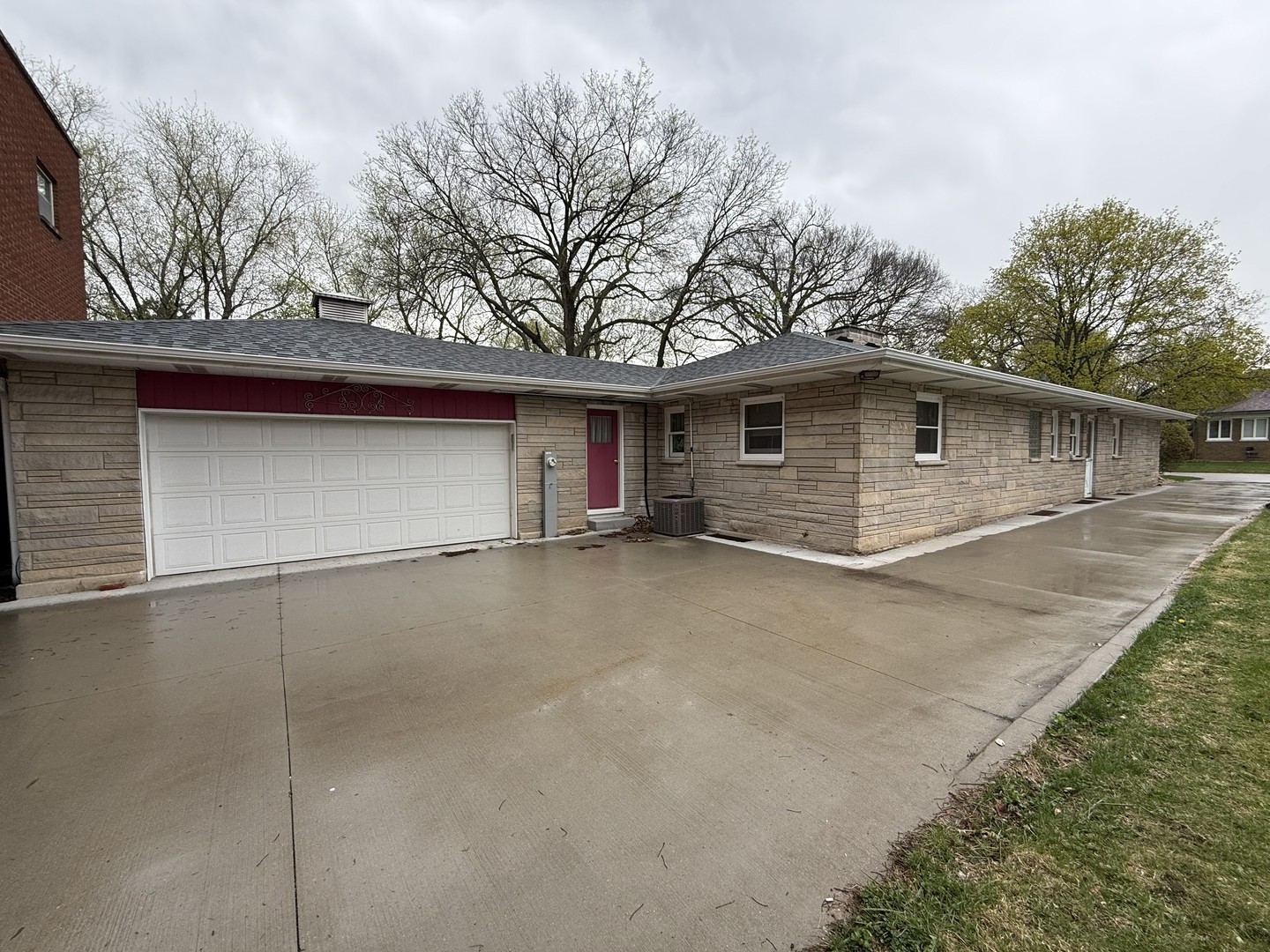 409 West Jefferson Street Morris, IL 60450 - Photo 1 of 44 a view of garage and yard