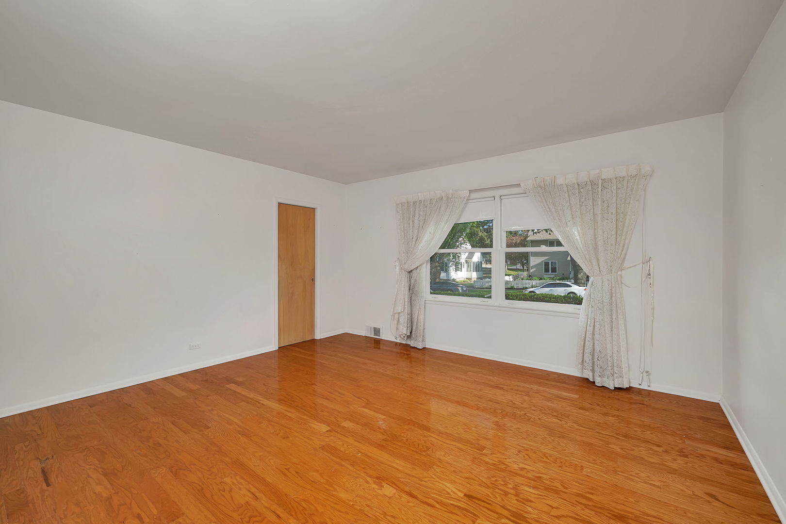 409 West Jefferson Street Morris, IL 60450 - Photo 13 of 44 a view of an empty room with a window
