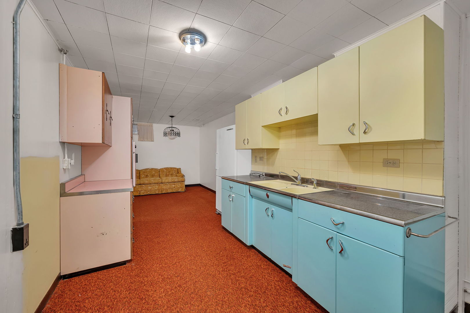 409 West Jefferson Street Morris, IL 60450 - Photo 20 of 44 a kitchen with a sink and a stove top oven
