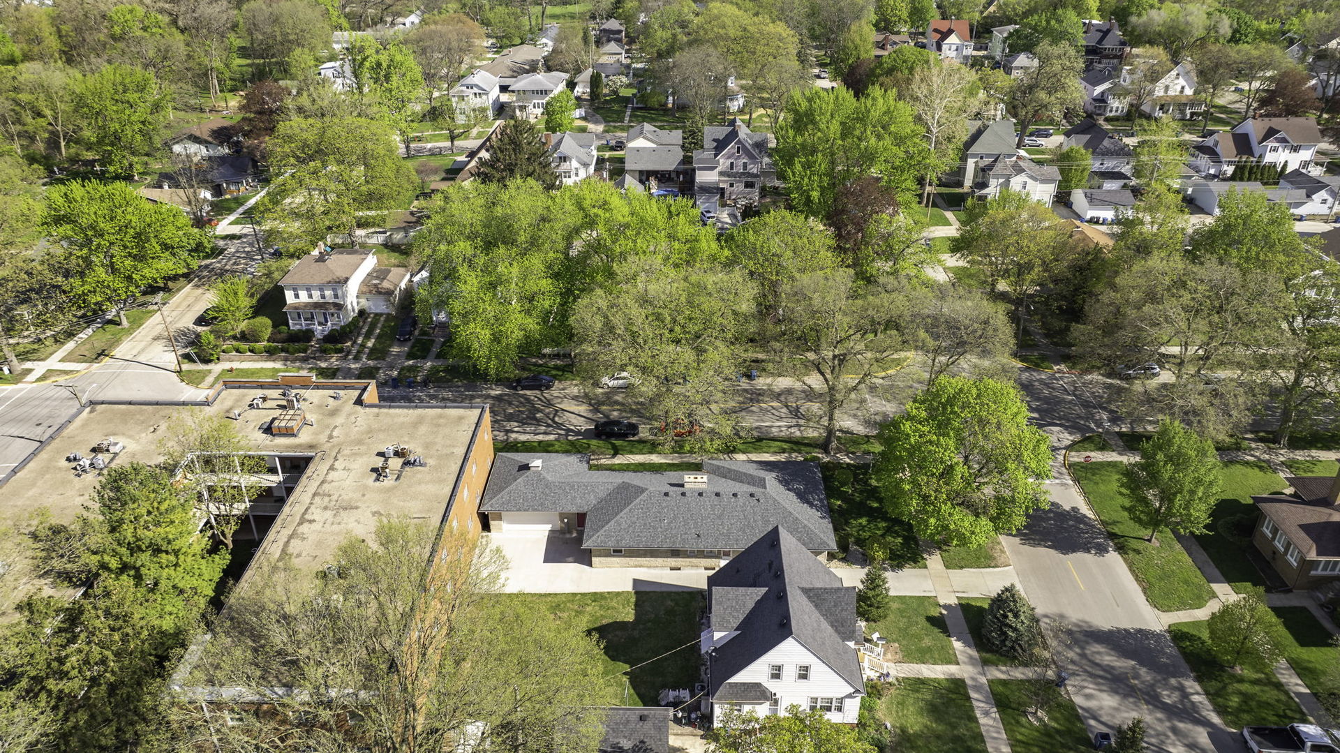 409 West Jefferson Street Morris, IL 60450 - Photo 34 of 44 an aerial view of residential houses with outdoor space