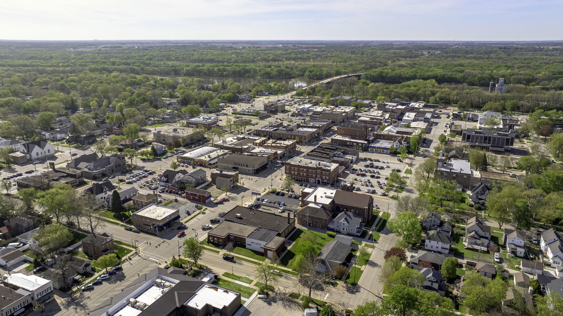 409 West Jefferson Street Morris, IL 60450 - Photo 39 of 44 an aerial view of residential houses with outdoor space and trees